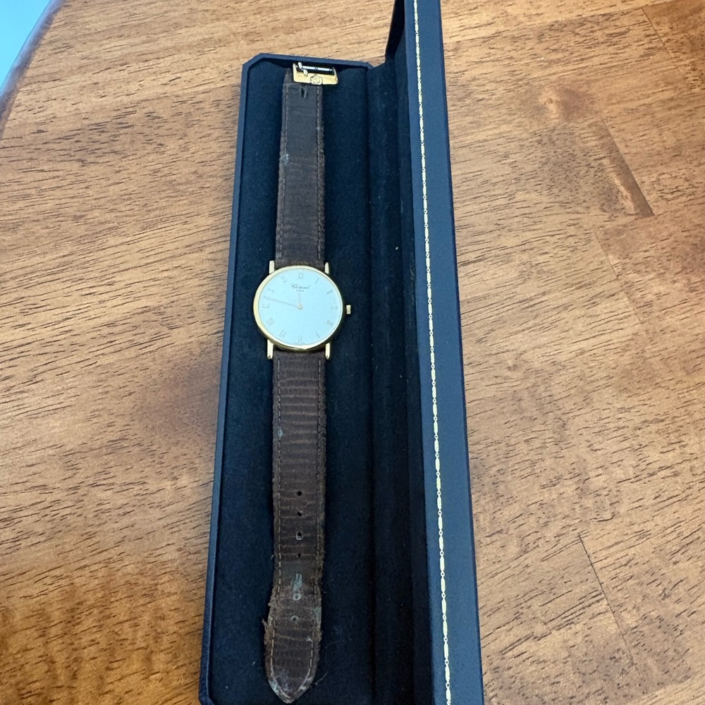 CHOPARD white dial Classique" flat men's watch, Ref. 16/3154 18k gold